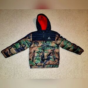Jordan Boys Puffer, Camo/Red Size M 10-12 Yrs gently used